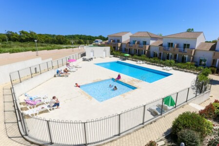 La piscine et sa pataugeoire